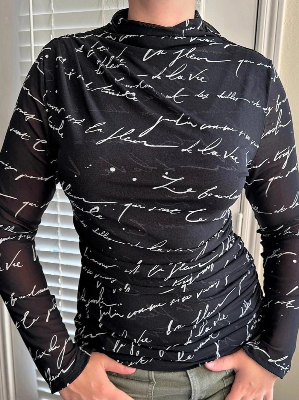 Long Sleeve Abstract Top in Black & White Like New